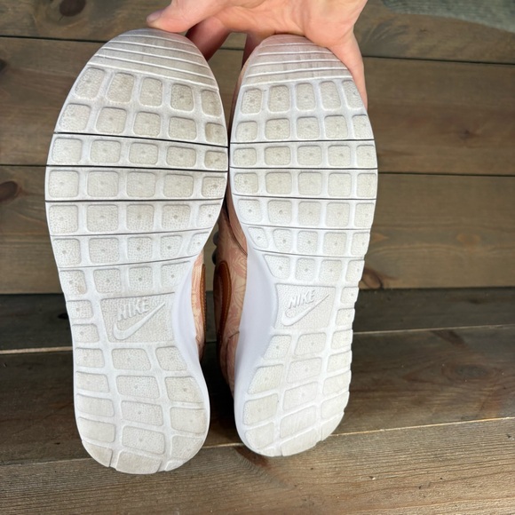 nike roshe one womens size 8.5 shoes 7Y pink floral running sneakers - Picture 6 of 7